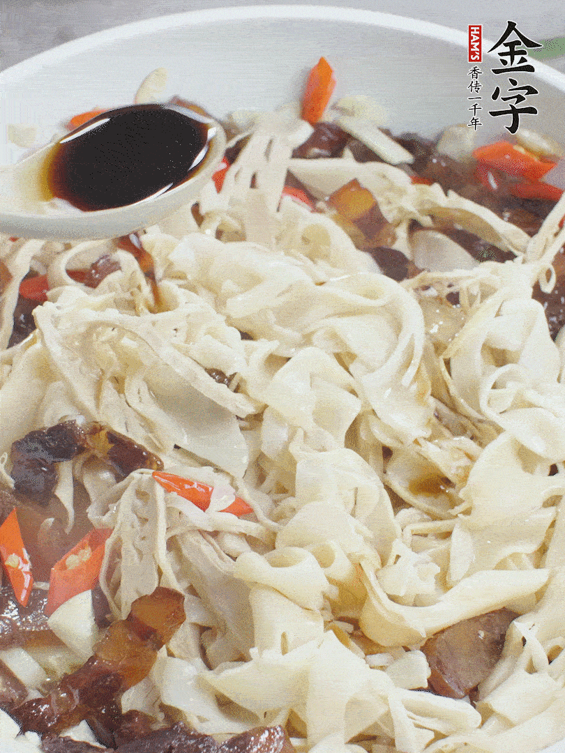 下糯米筍，淋一點生抽、蠔油調(diào)味。