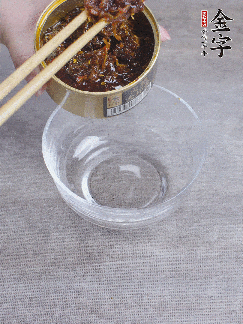 金字火腿大師醬2勺、醬油1勺、白砂糖1/2勺調(diào)勻。