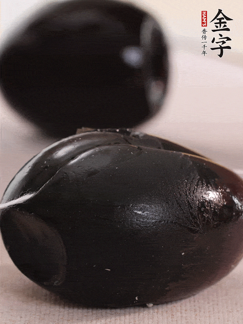 娃娃菜金針菇去跟洗凈，皮蛋改刀。
