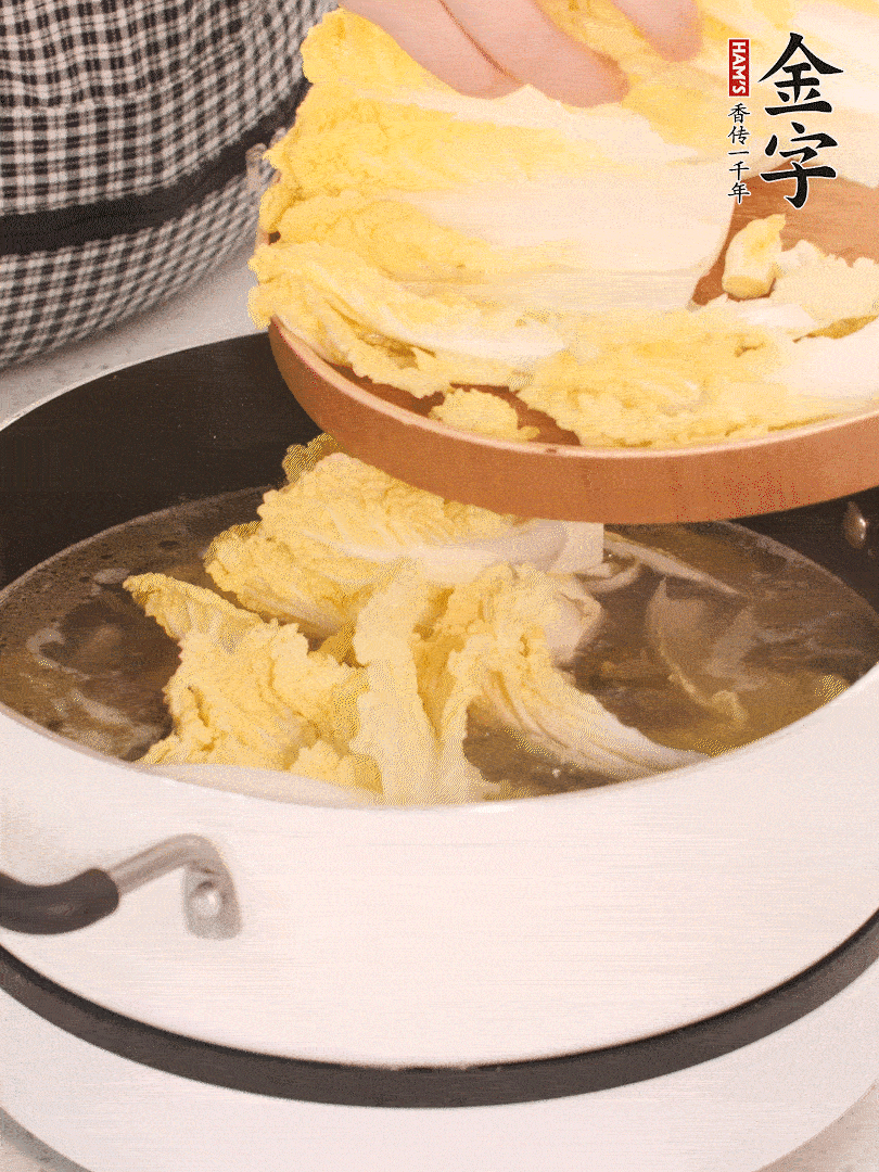 放入娃娃菜、金針菇再燉煮5分鐘。