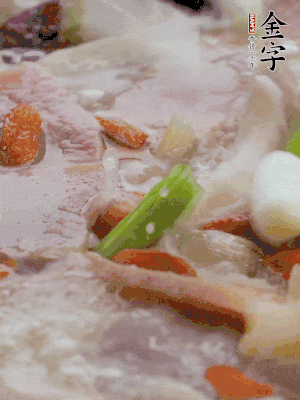 最后下枸杞、蒜白。