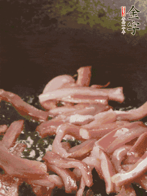 再放豌豆苗翻炒均勻。