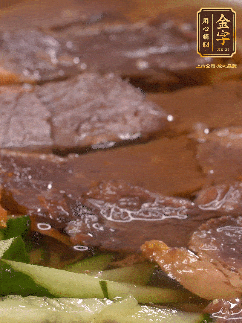 養(yǎng)麥冷面，涼水中清洗浸泡5分鐘，沸水中煮3分鐘，涼水漂洗沖涼